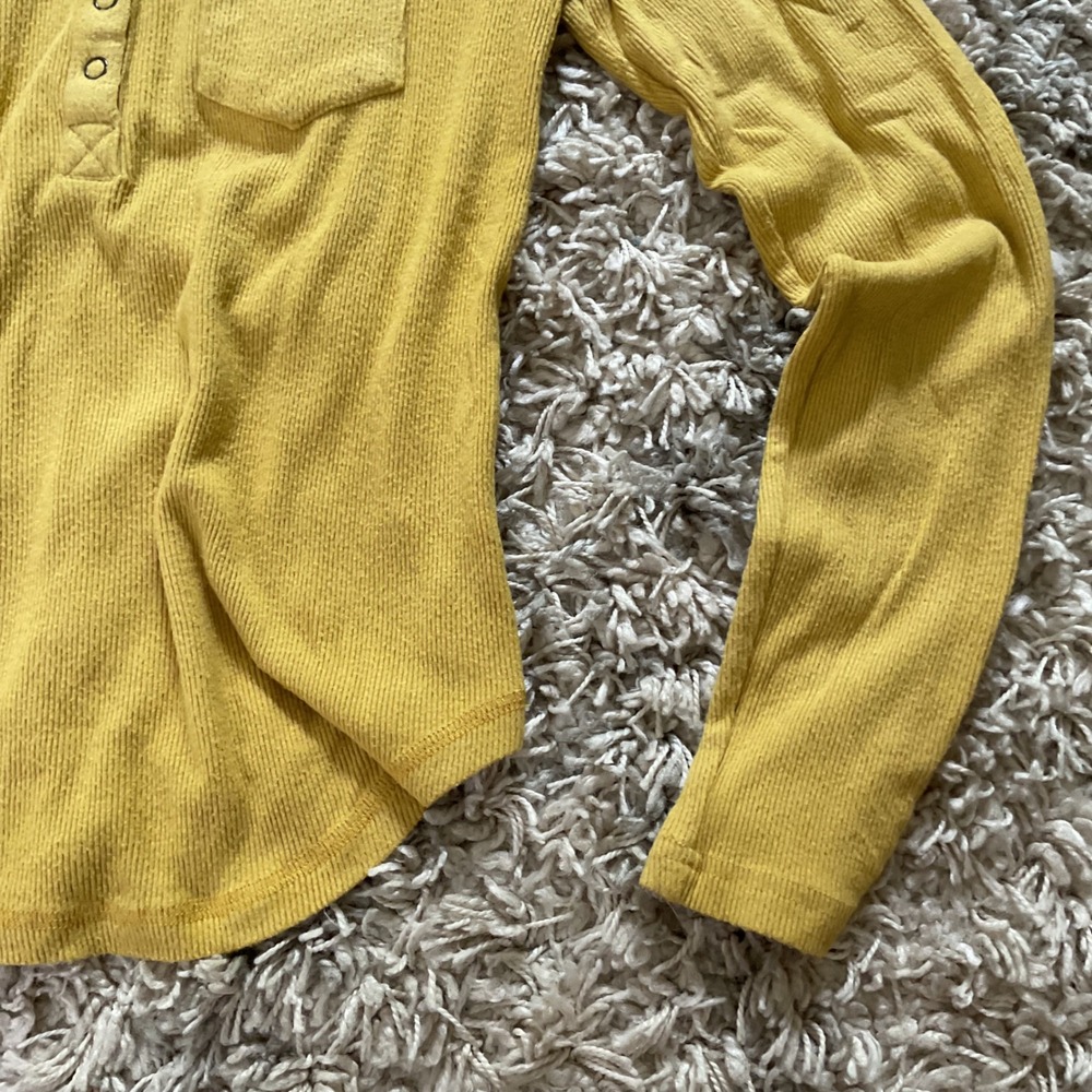 New In Women Mustard Yellow Ribbed Henley Long Sleeve Top Sm Pocket Curved Hem - Picture 4 of 12